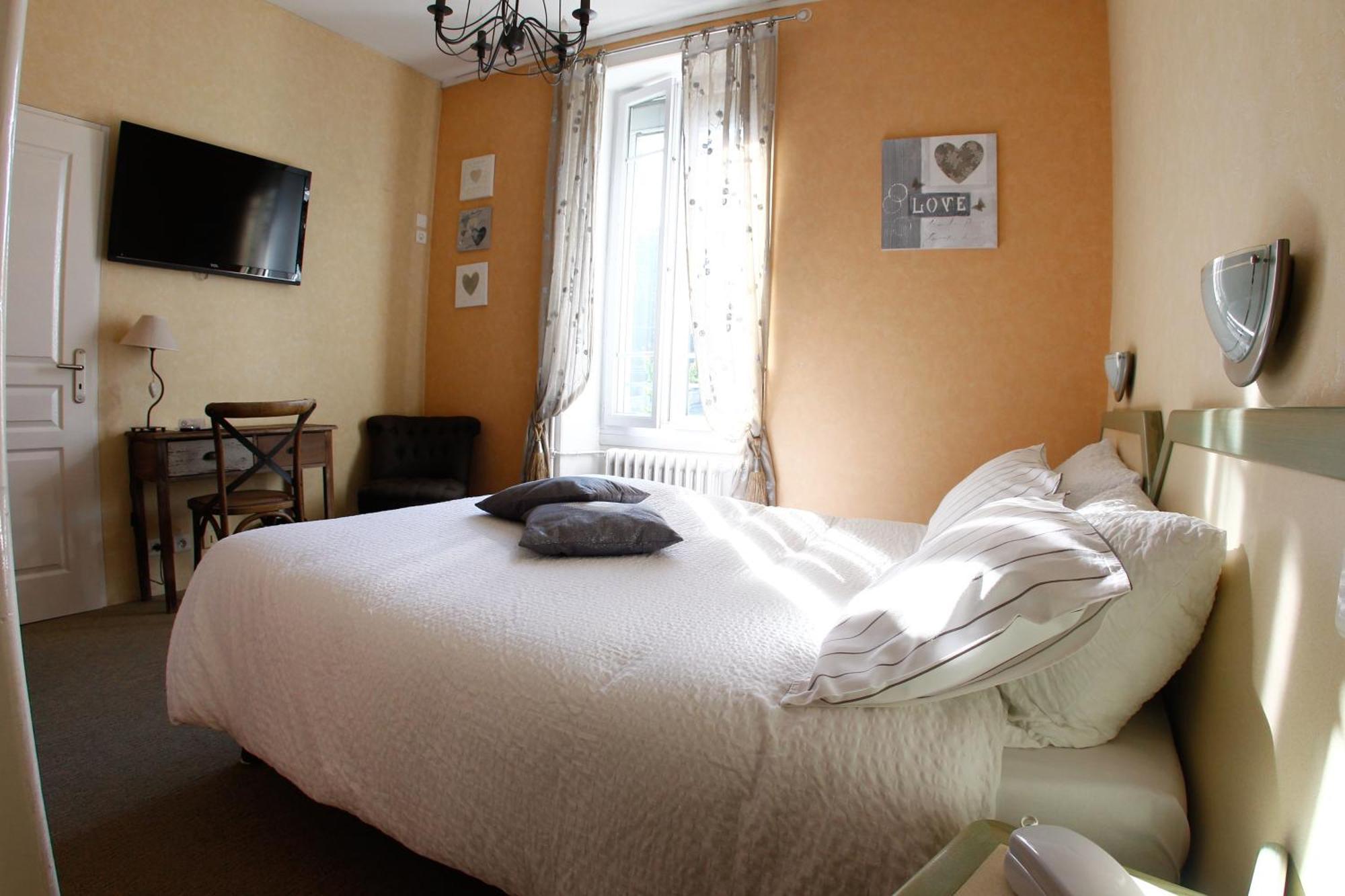 Hotel Gambetta Lons-le-Saunier Dış mekan fotoğraf